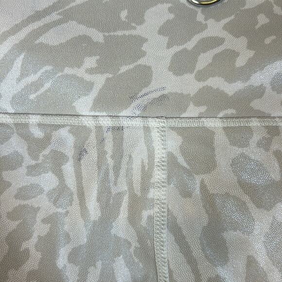 Good American Essentials Leopard Foil Crop Leggings size 8 - Picture 13 of 13